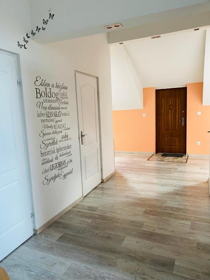 R-andi Feszek Apartmán *