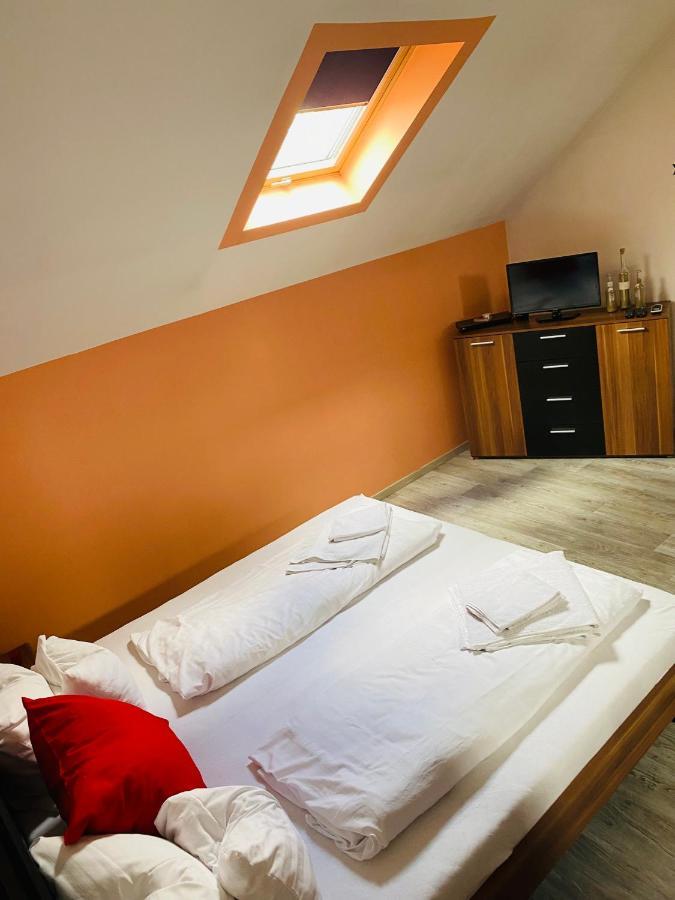 R-andi Feszek Apartament *